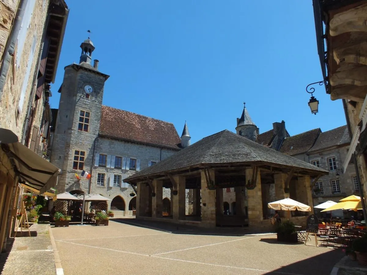 A La Croisee Des Chemins Martel 0*,